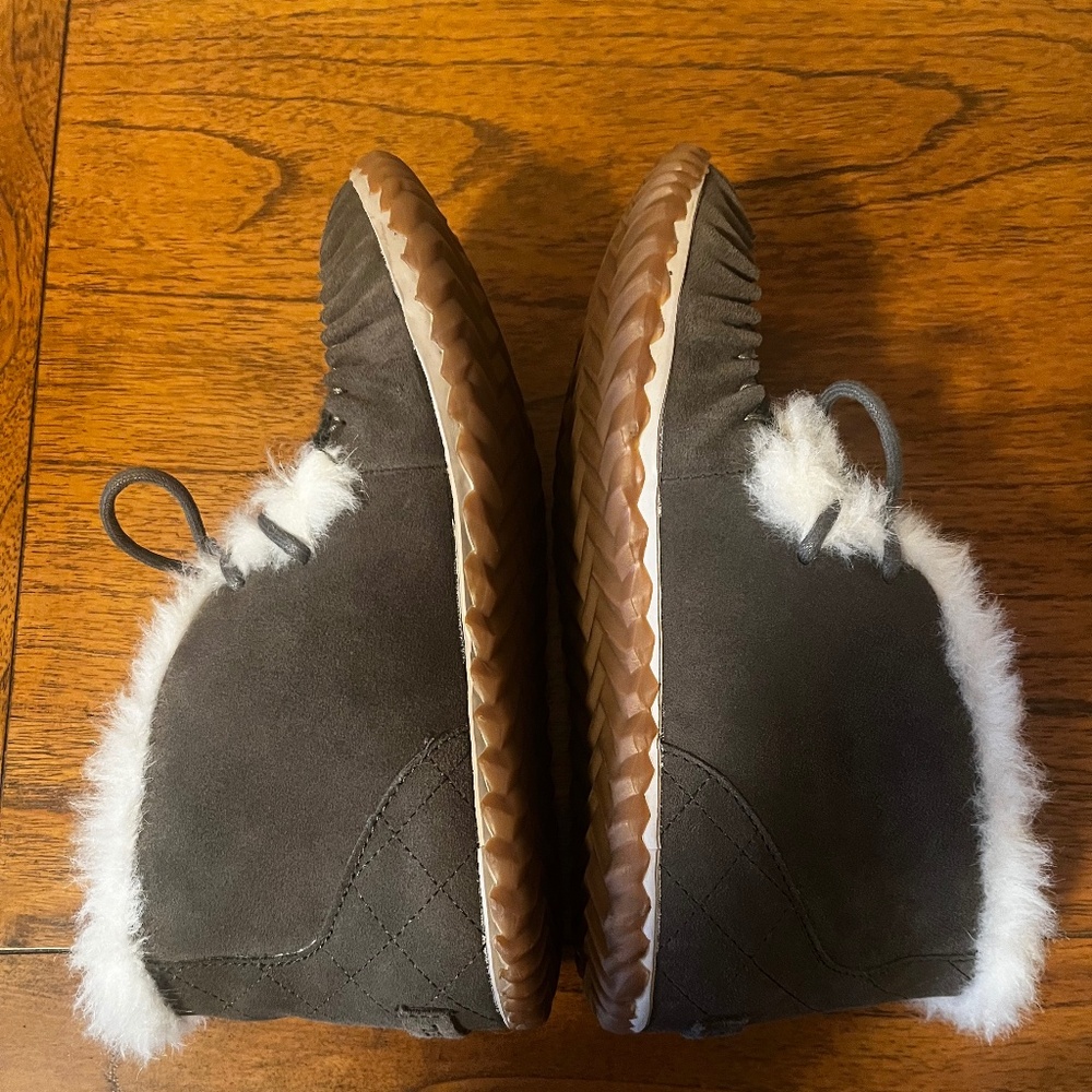 Sorel Out N About Moccasin Slipper- Size 8 - Picture 4 of 8